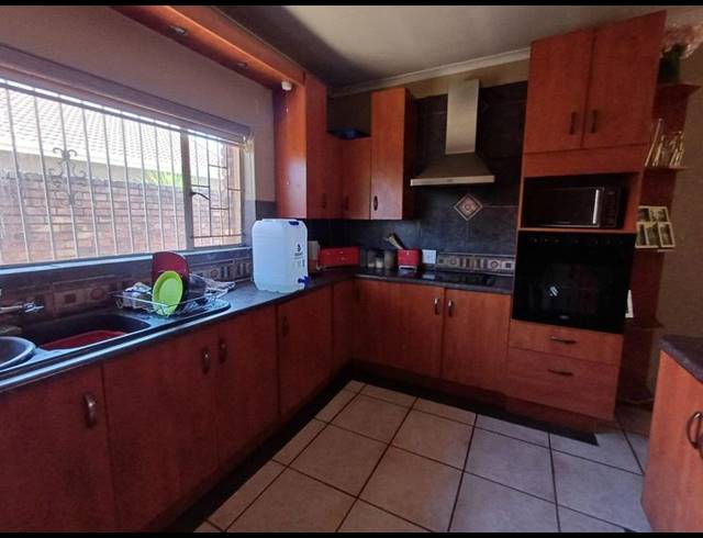 3 BEDROOM HOUSE FOR SALE IN BOOYSENS